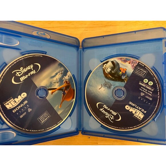 Finding Nemo Blu-Ray + Digital HD 2012 Animated Family Movie Pre-Owned - Picture 2 of 4
